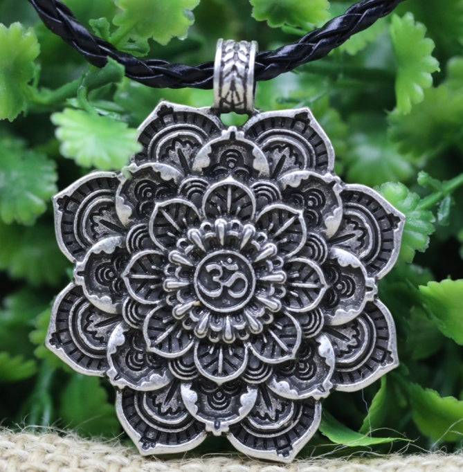 LANGHONG Tibet Spiritual Necklace with Mandala Pendant - Geometry Amulet Religious Jewelry