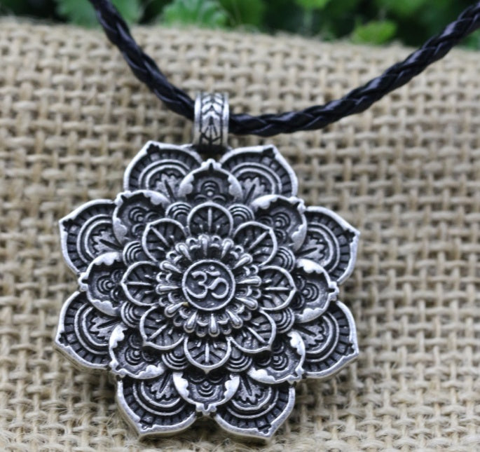 LANGHONG Tibet Spiritual Necklace with Mandala Pendant - Geometry Amulet Religious Jewelry