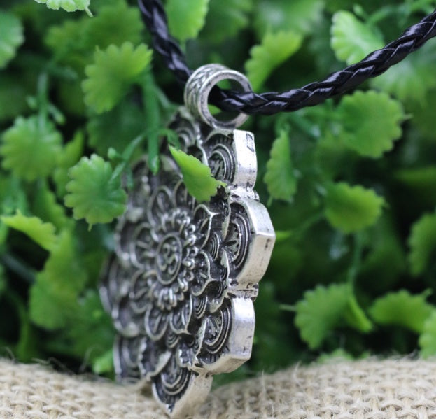 LANGHONG Tibet Spiritual Necklace with Mandala Pendant - Geometry Amulet Religious Jewelry